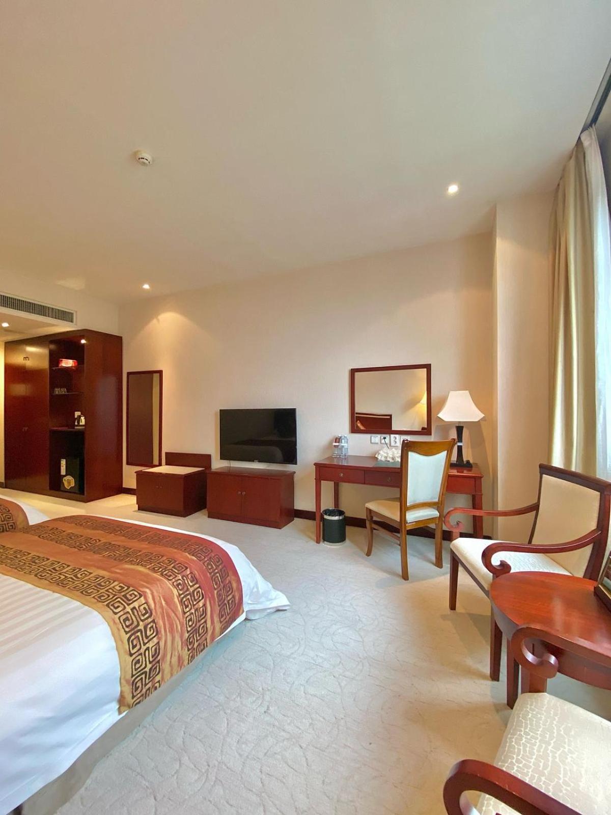 Beijing Palace Soluxe Hotel Astana Esterno foto A room at the hotel
