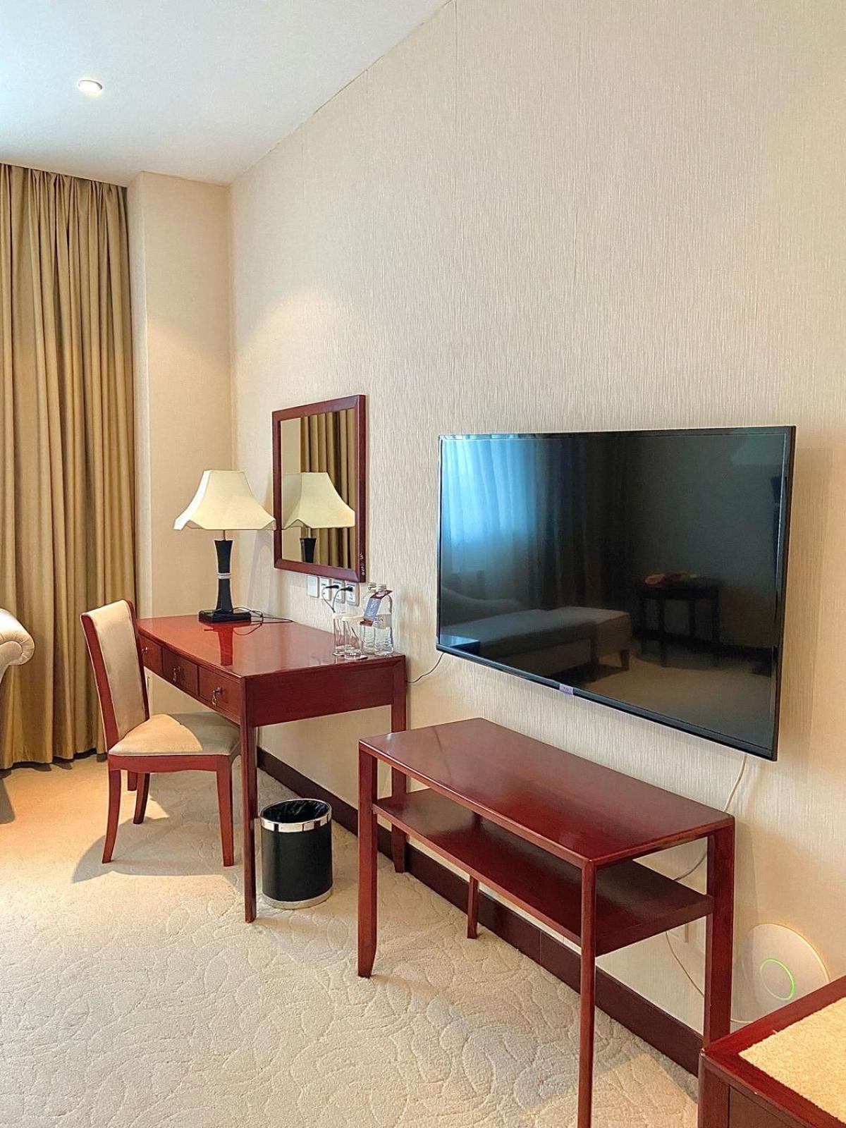 Beijing Palace Soluxe Hotel Astana Esterno foto A television set in a hotel room