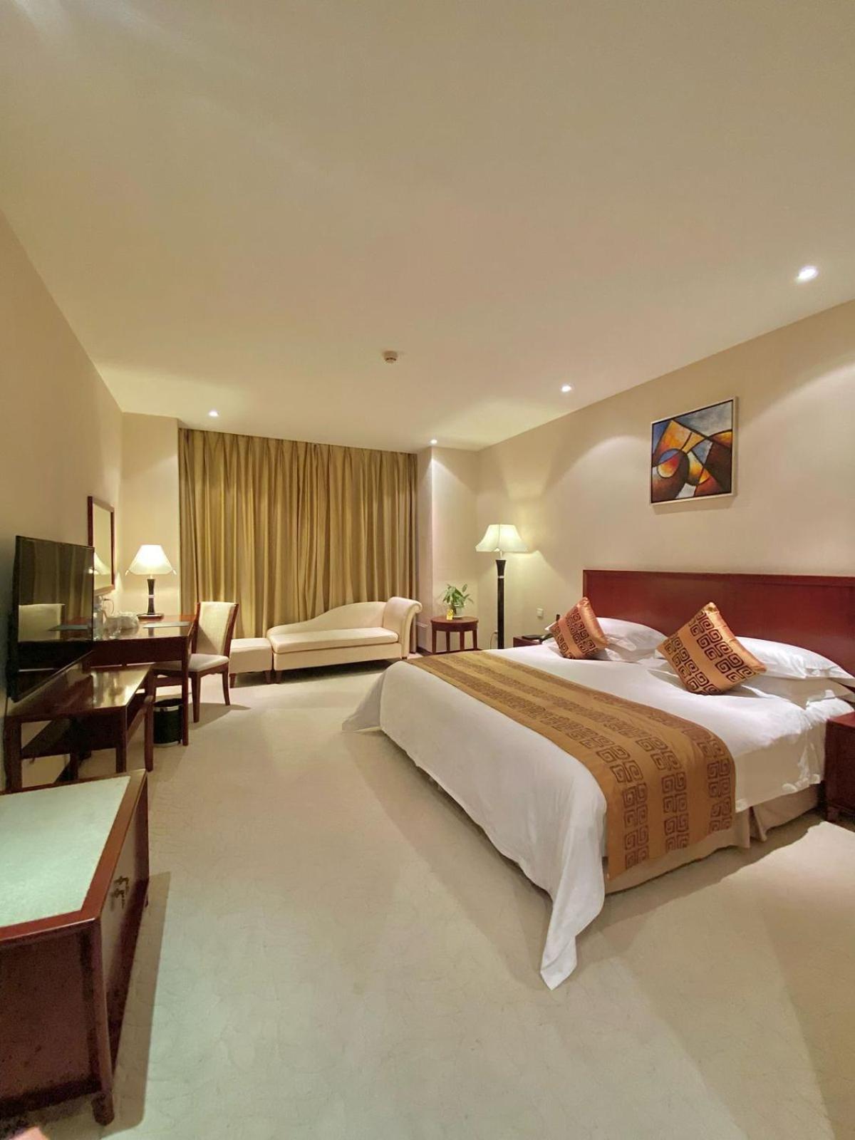 Beijing Palace Soluxe Hotel Astana Esterno foto A room at the hotel
