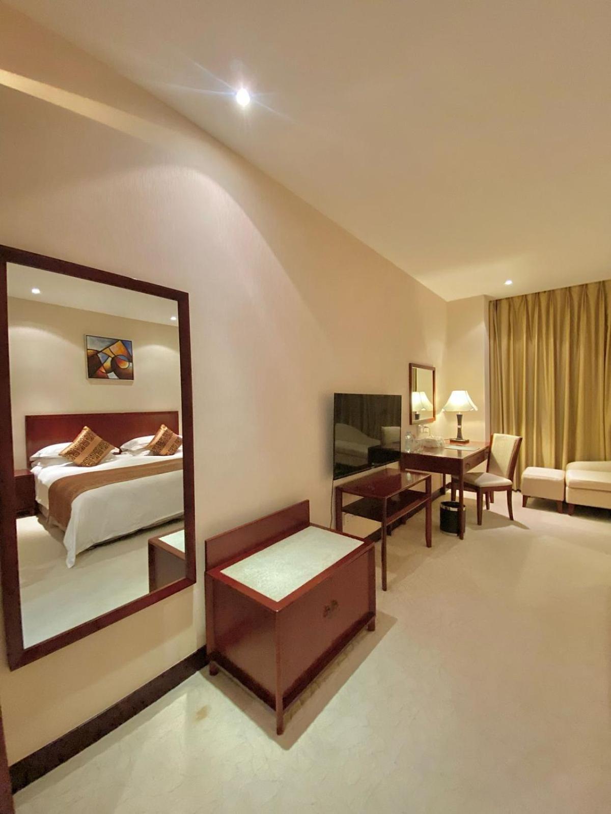 Beijing Palace Soluxe Hotel Astana Esterno foto Deluxe Room