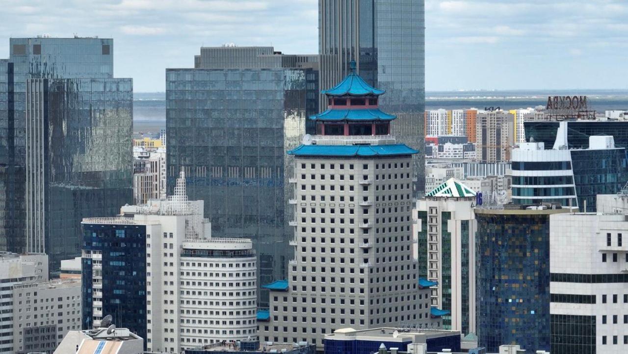 Beijing Palace Soluxe Hotel Astana Esterno foto The building in 2011